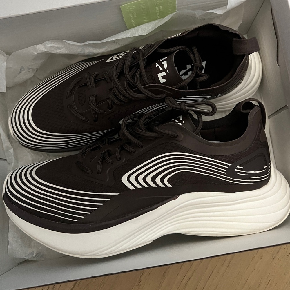 NWOT APL Women’s Streamline Sneaker in Chocolate/Ivory